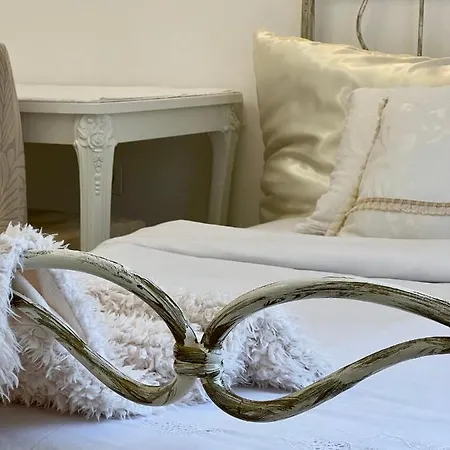 Petite Boudoir Apartment